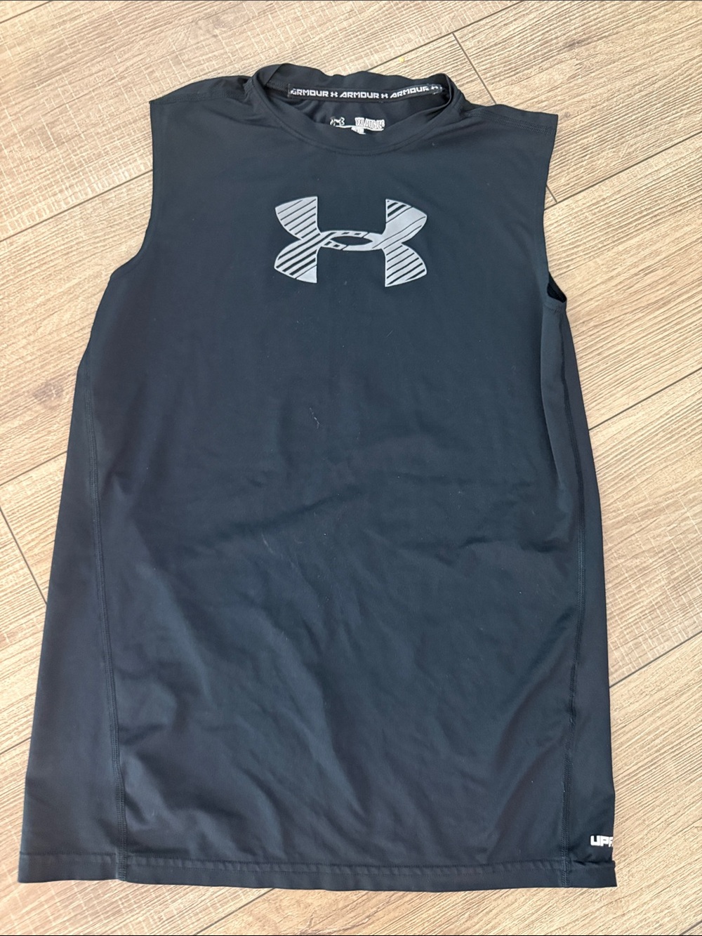 Under Armour Black Sleeveless Athletic Compression Tank heat gear Youth XL